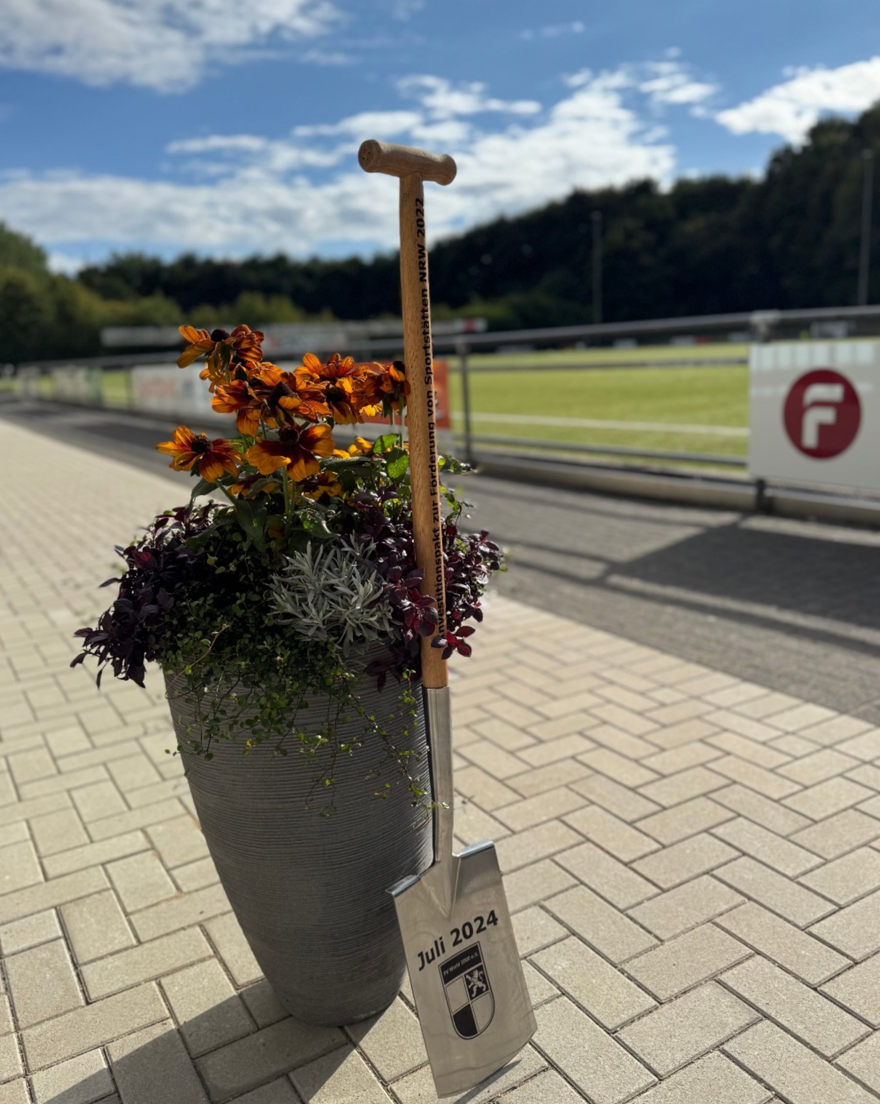 Walter-Lück-Sportanlage Einweihung mit dem Team Volkmar Krause Sparten Stich
